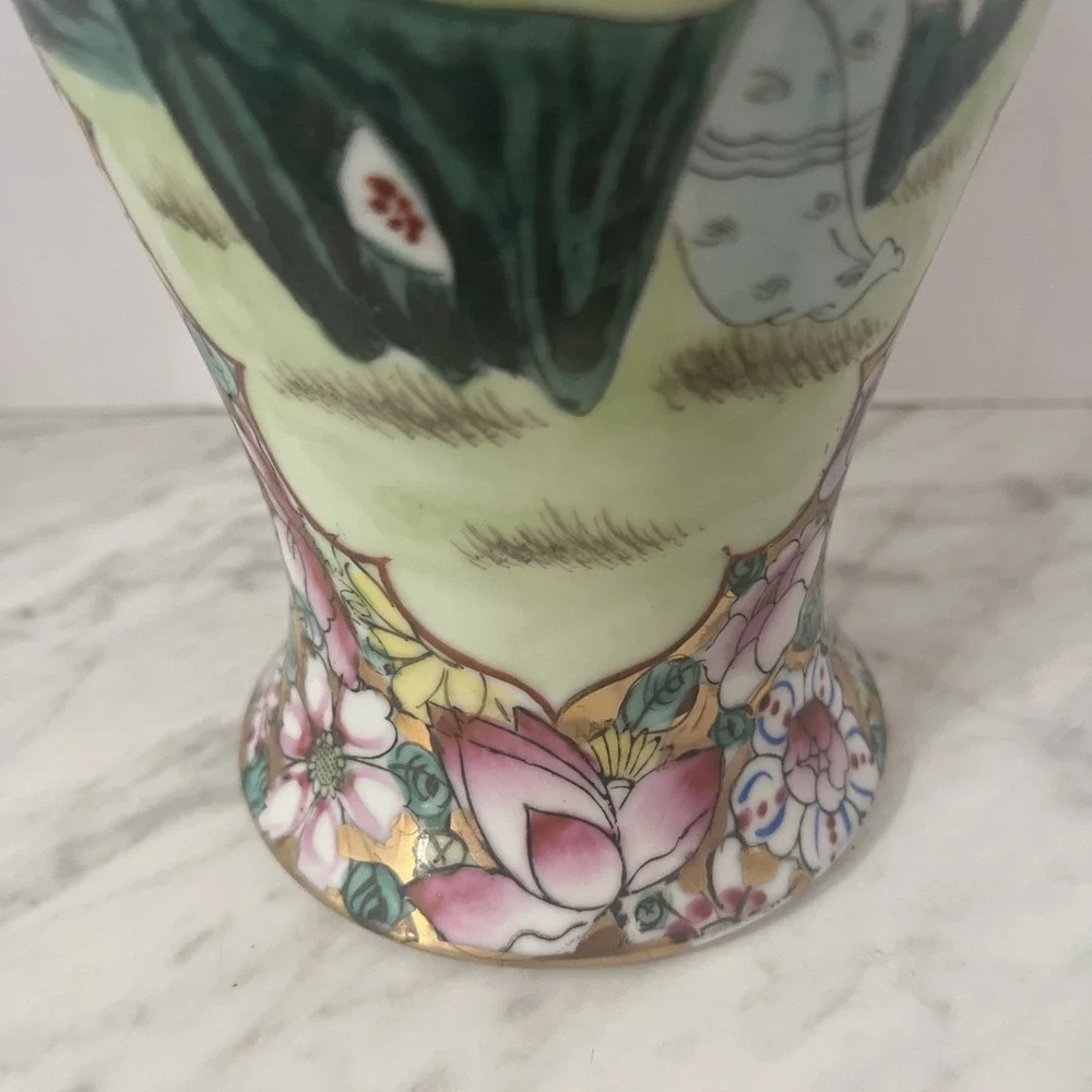 Vintage‎ Asian Porcelain Vase Floral Scene Figures Gold Trim Large